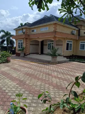 5bdrm House in Dalalipapaatzseven, Bunju for rent