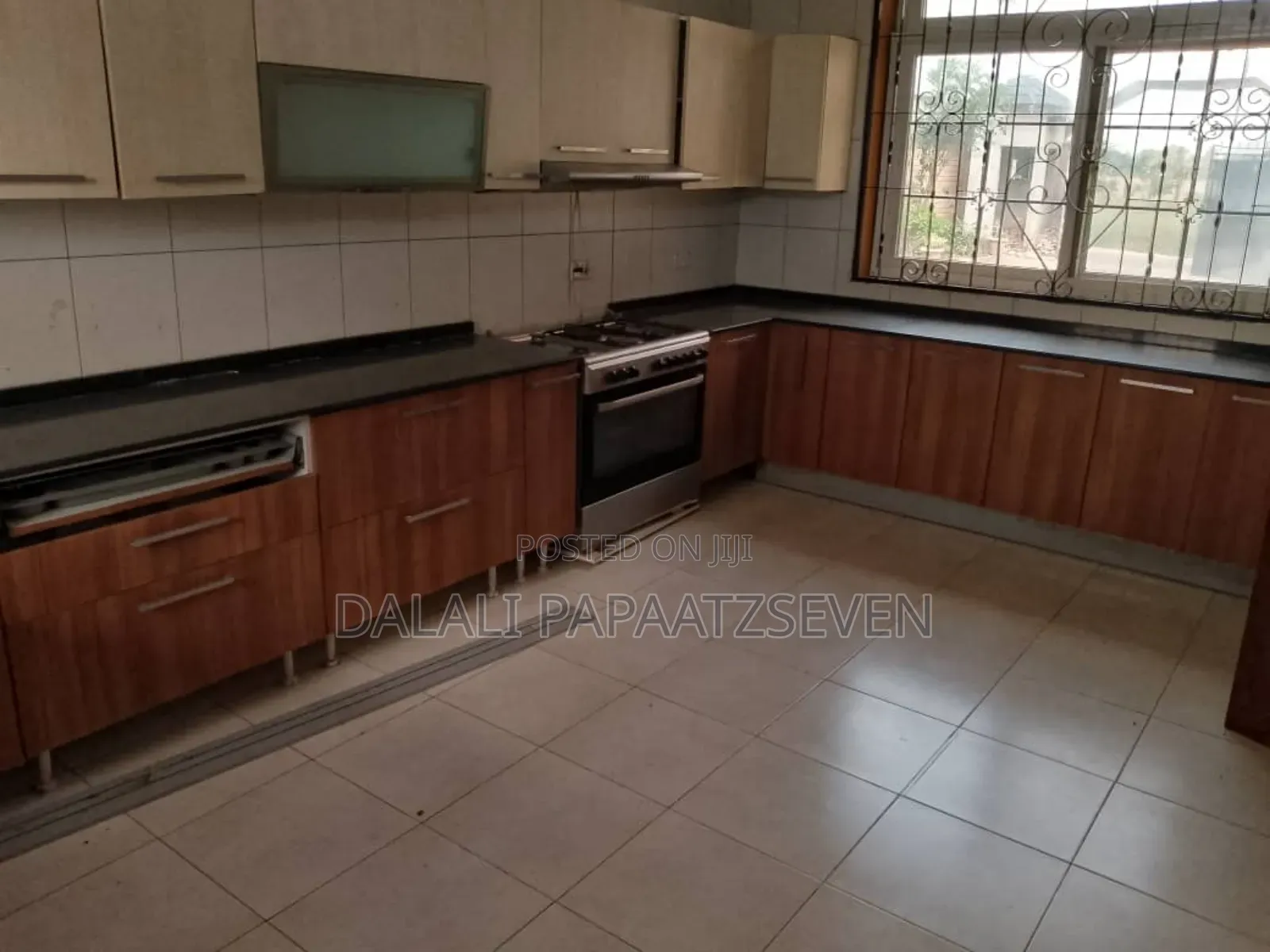 5bdrm House in Dalalipapaatzseven, Bunju for rent