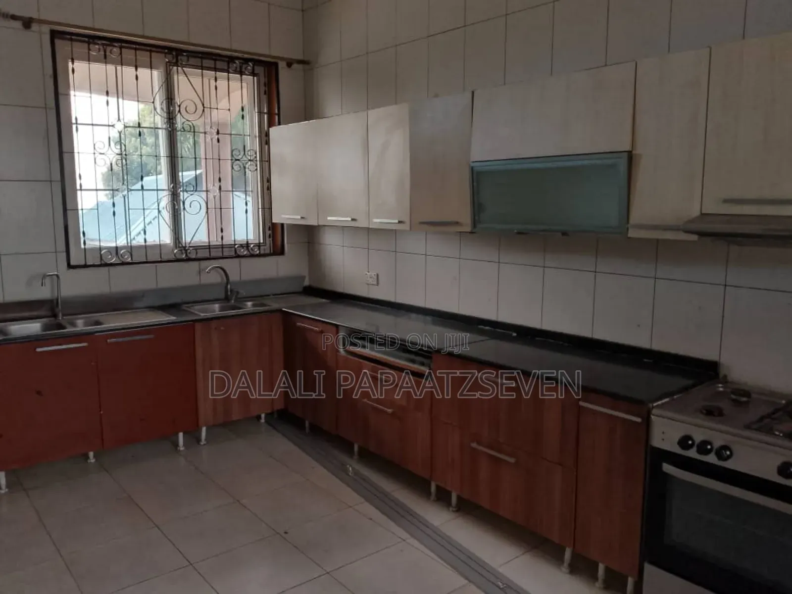 5bdrm House in Dalalipapaatzseven, Bunju for rent