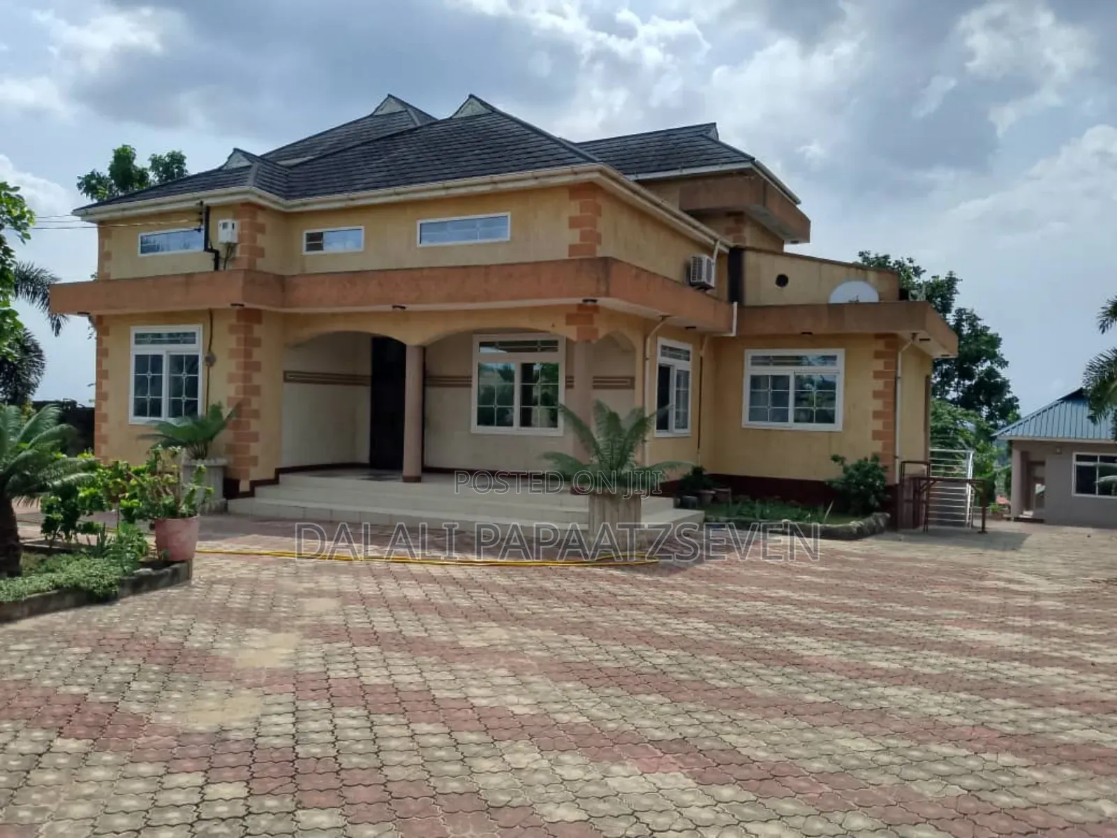5bdrm House in Dalalipapaatzseven, Bunju for rent