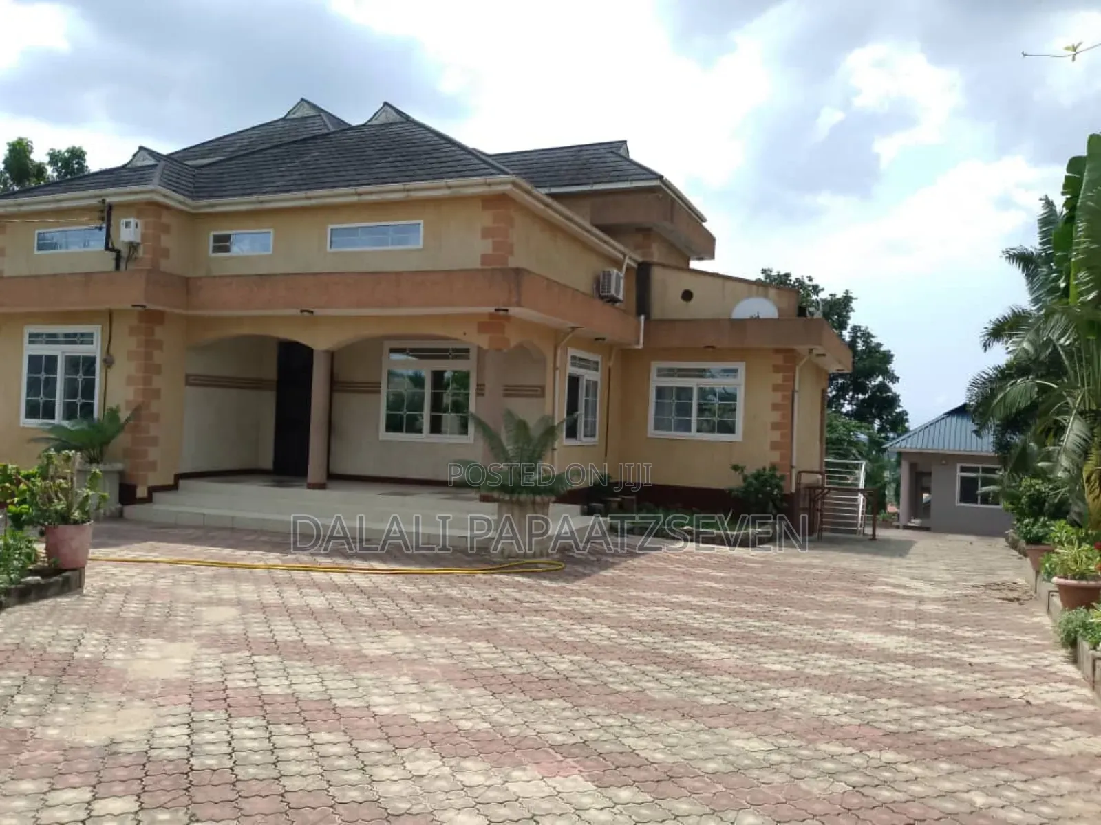 5bdrm House in Dalalipapaatzseven, Bunju for rent