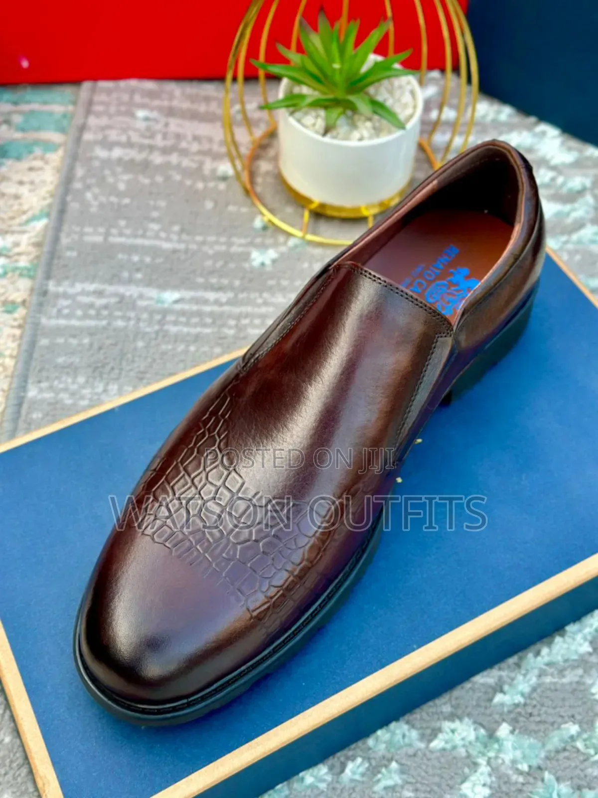 Exceptional and Exciting Men's Low Shoes,Renato Castello