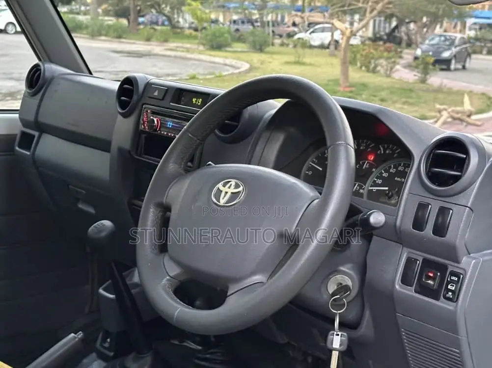Toyota Land Cruiser 2013 White