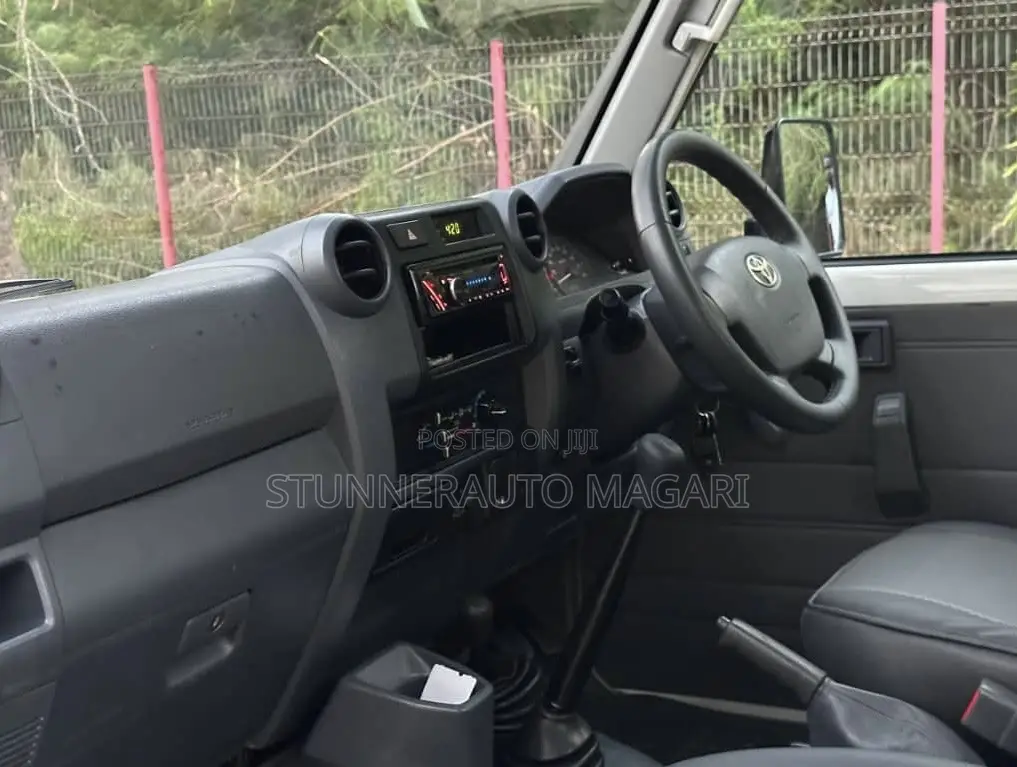 Toyota Land Cruiser 2013 White