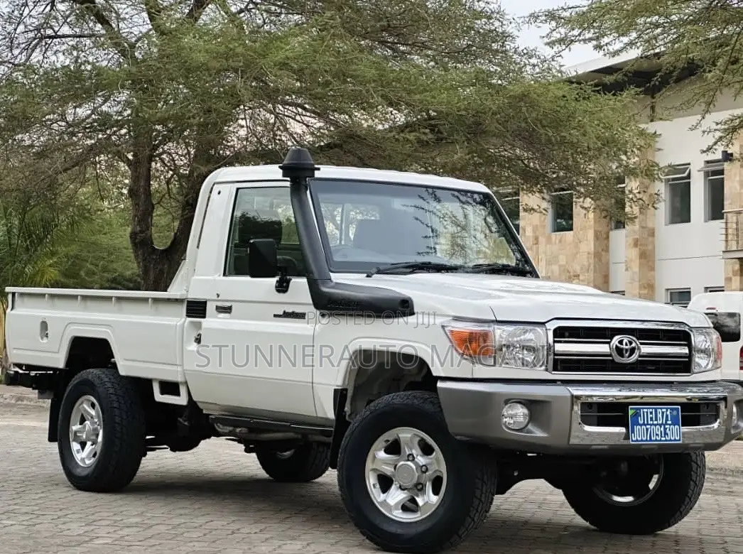 Toyota Land Cruiser 2013 White