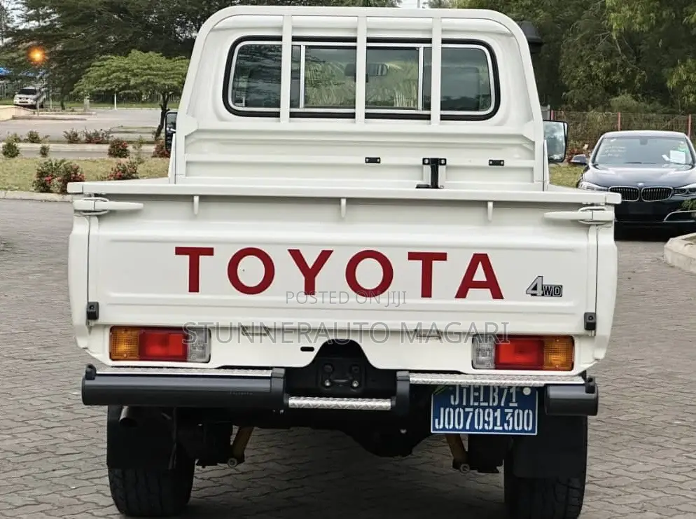 Toyota Land Cruiser 2013 White