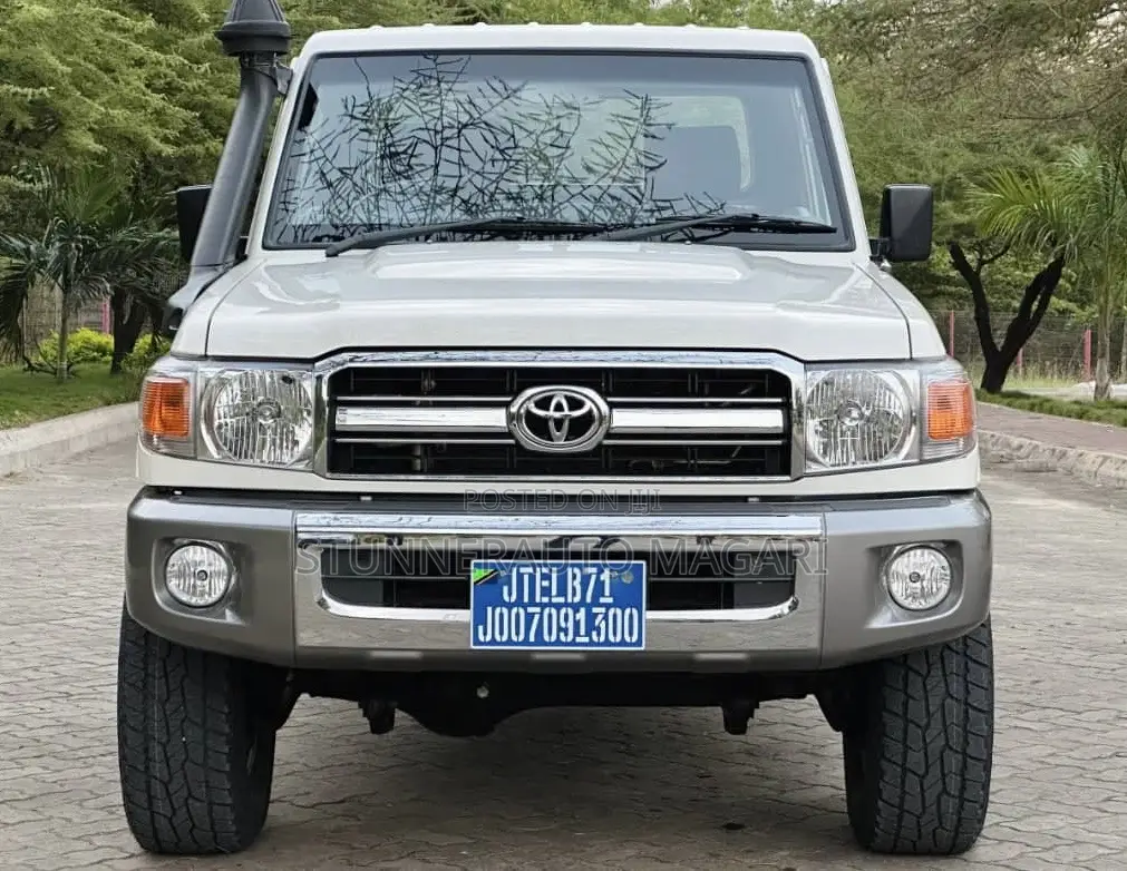 Toyota Land Cruiser 2013 White