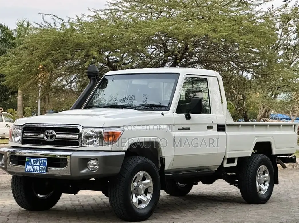 Toyota Land Cruiser 2013 White