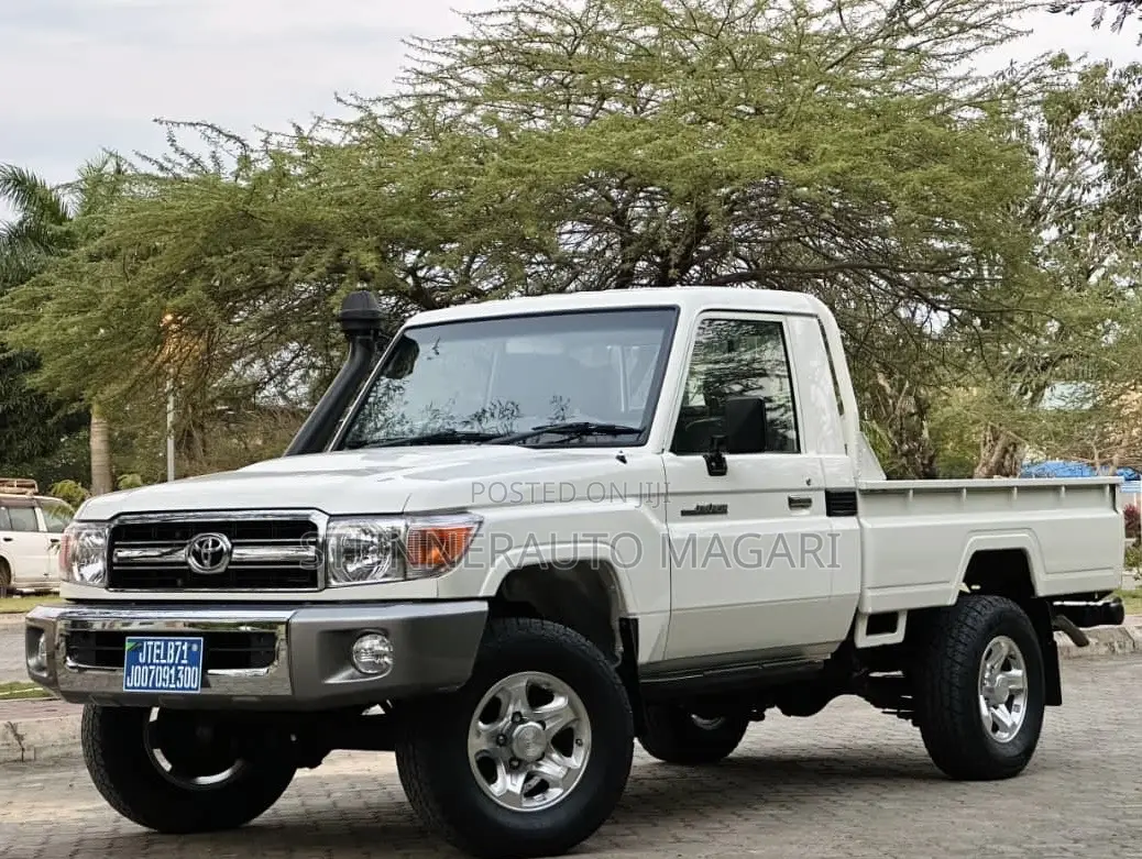 Toyota Land Cruiser 2013 White