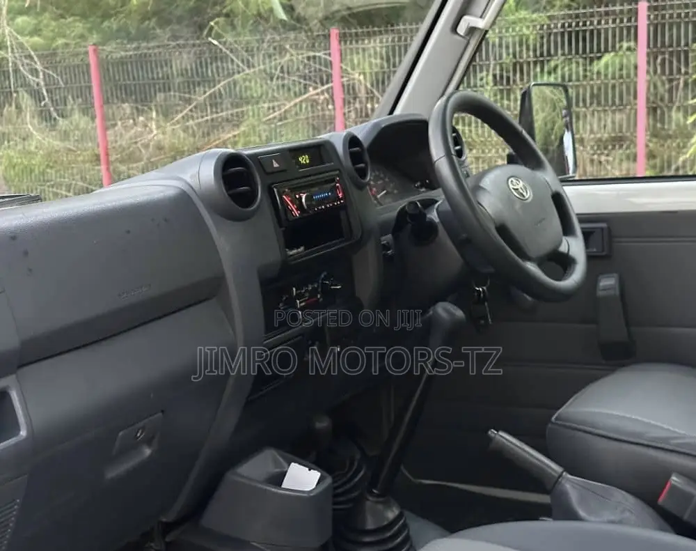 Toyota Land Cruiser 2013 White