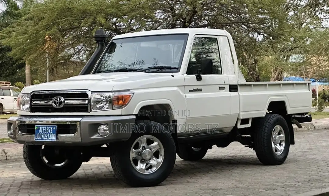 Toyota Land Cruiser 2013 White