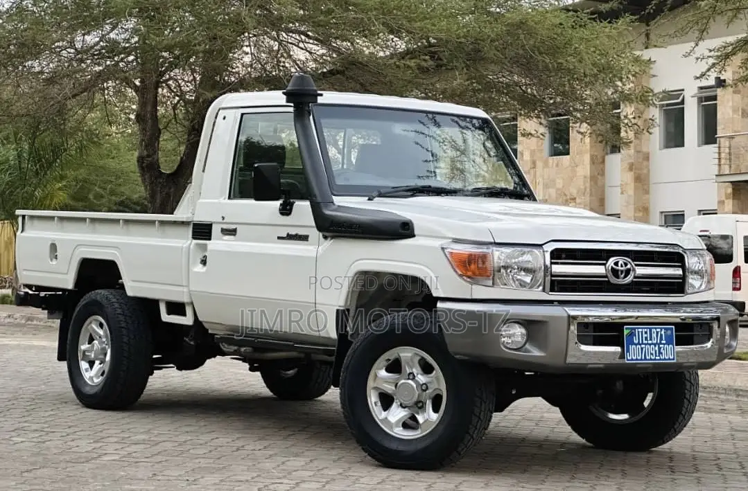 Toyota Land Cruiser 2013 White
