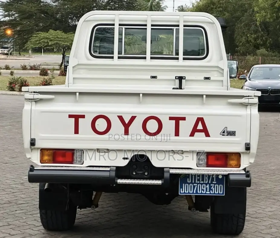 Toyota Land Cruiser 2013 White