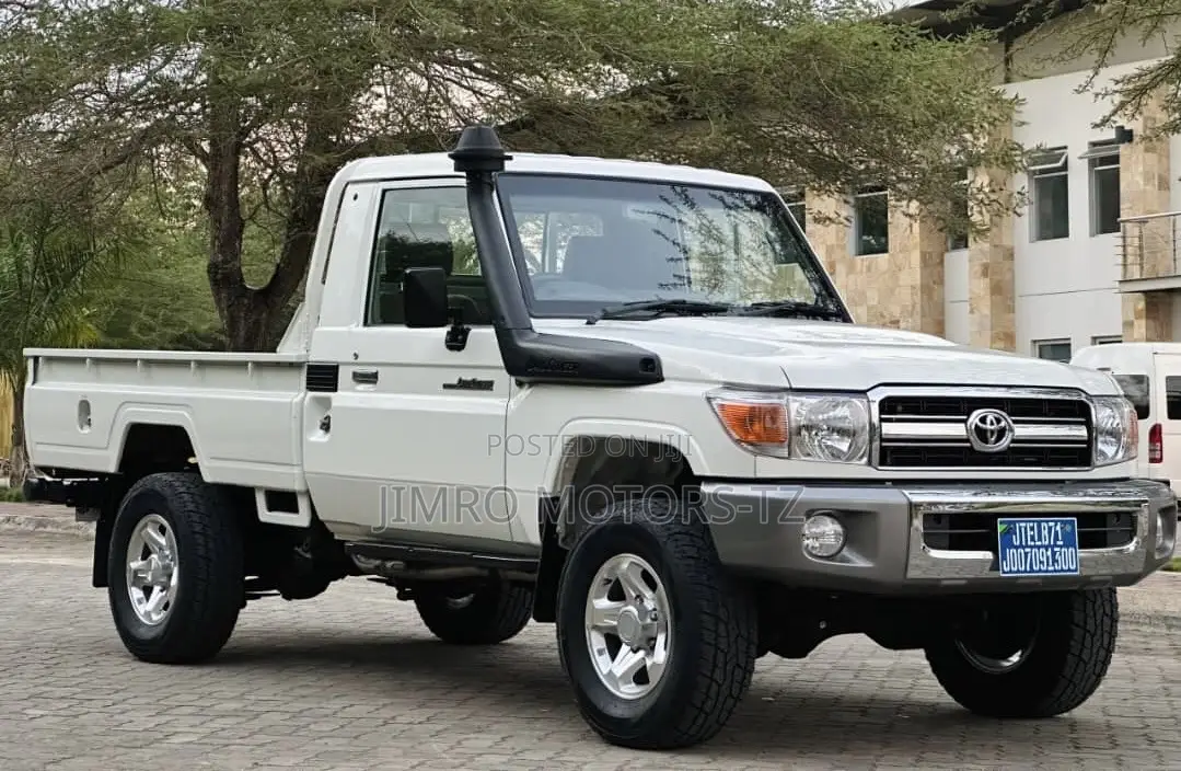 Toyota Land Cruiser 2013 White