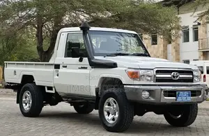 Toyota Land Cruiser 2013 White