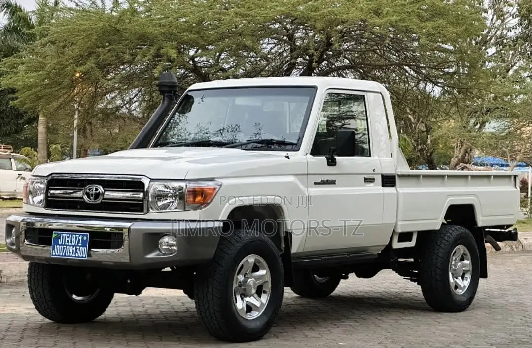Toyota Land Cruiser 2013 White