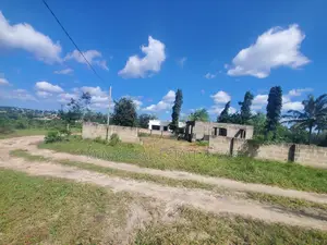 Kiwanja Chenye Pagale Kinauzwa Madale Mivumoni