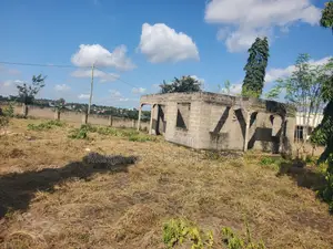 Kiwanja Chenye Pagale Kinauzwa Madale Mivumoni