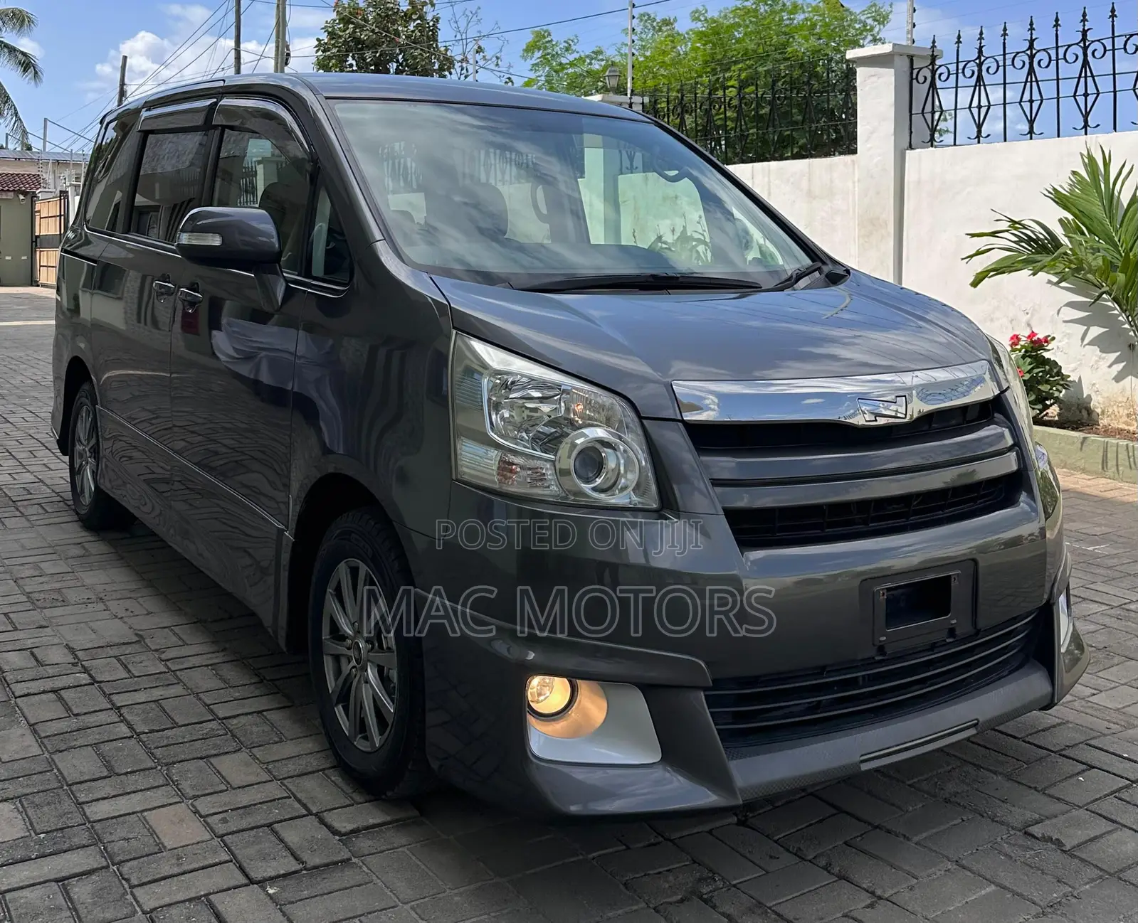 Toyota Noah 2008 Gray