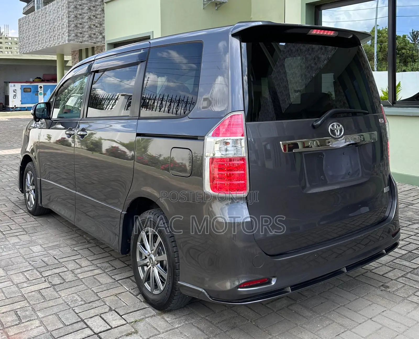 Toyota Noah 2008 Gray