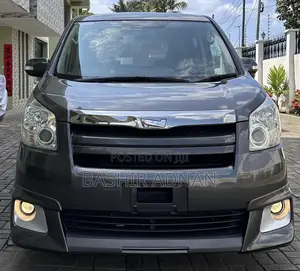Toyota Noah 2.0 143hp FWD (8 Seater) 2009 Gray