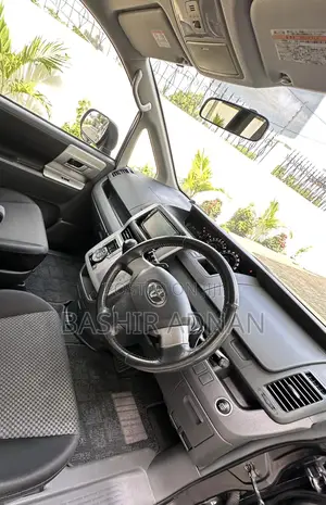 Toyota Noah 2.0 143hp FWD (8 Seater) 2009 Gray