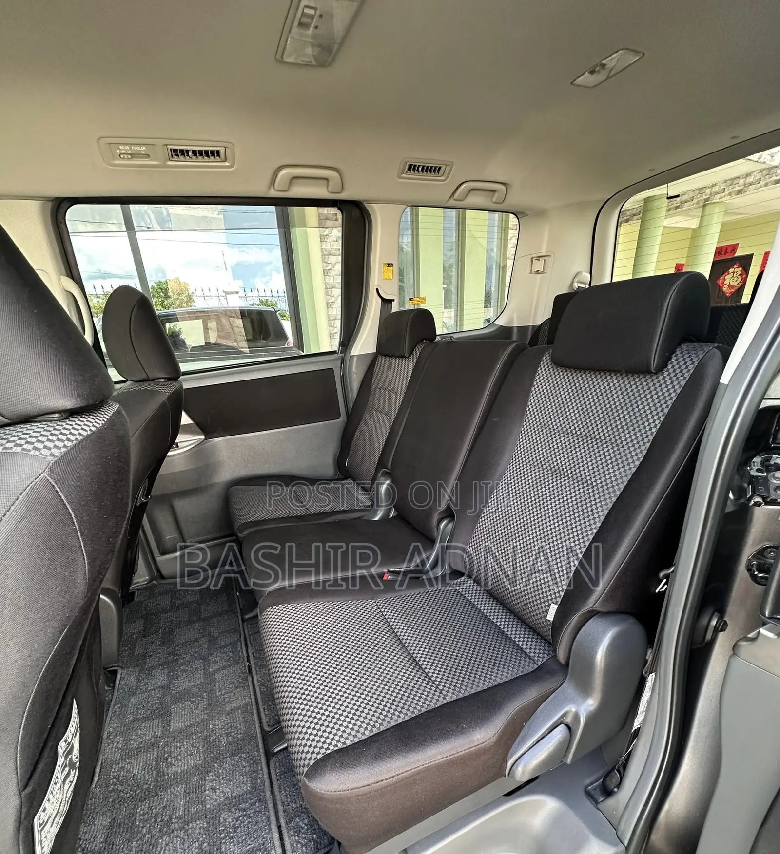 Toyota Noah 2.0 143hp FWD (8 Seater) 2009 Gray