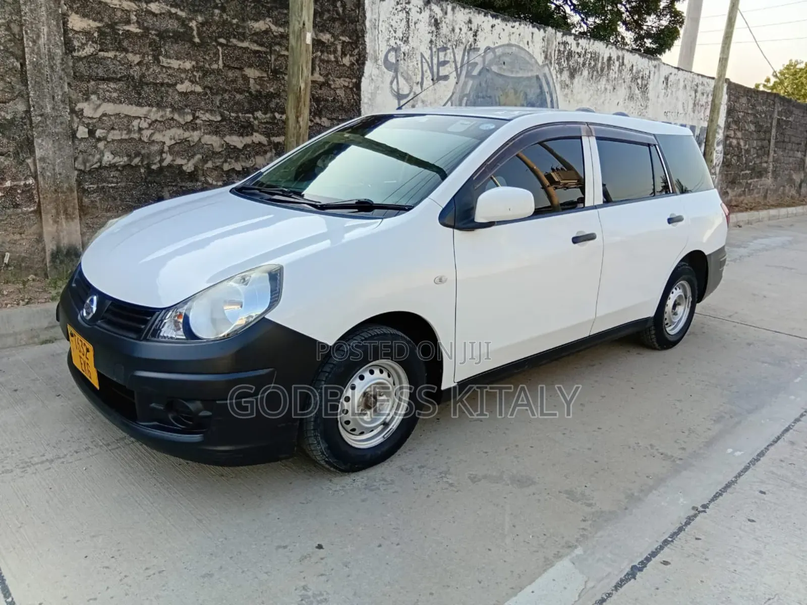 Nissan Advan 2016 White