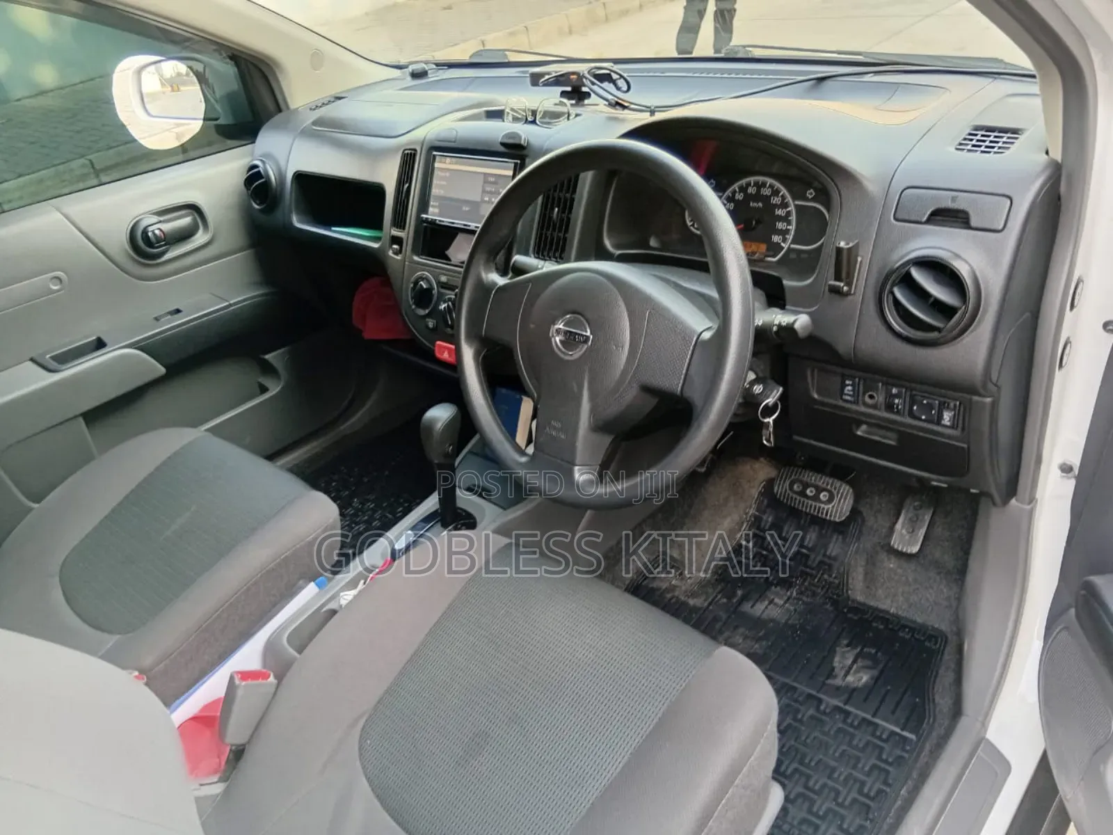 Nissan Advan 2016 White