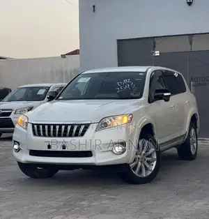 Toyota Vanguard 2011 Pearl