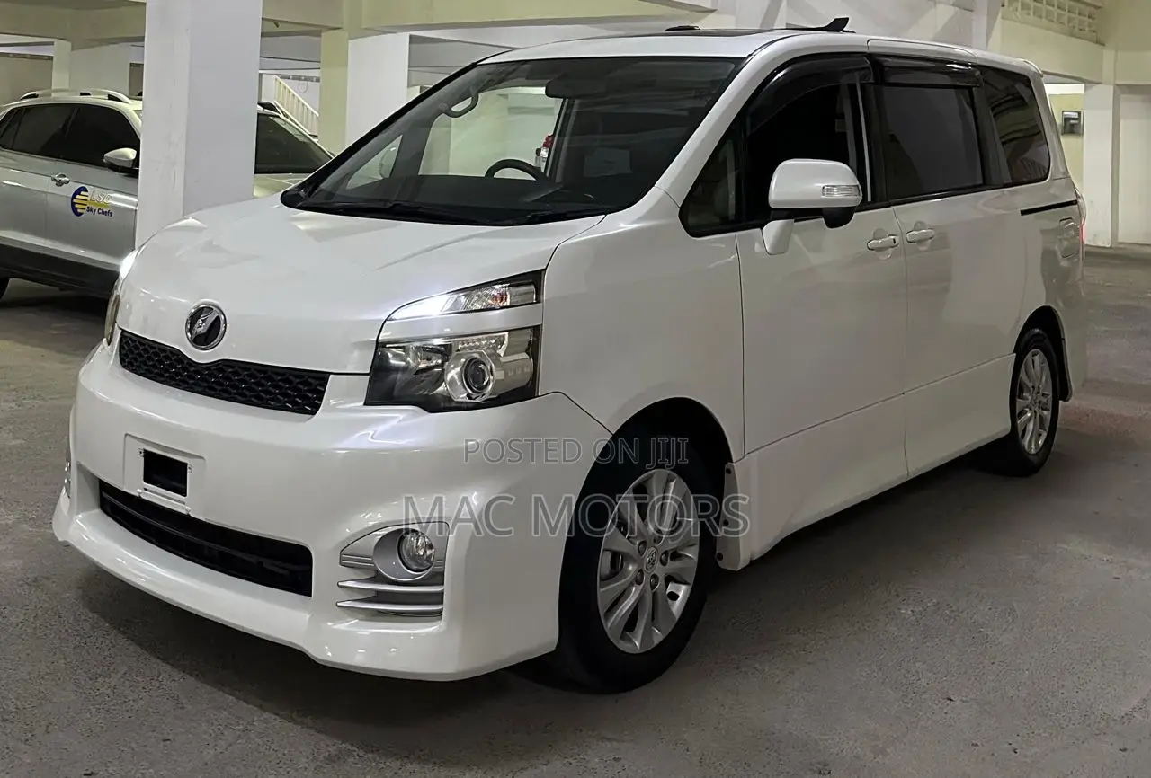 Toyota Voxy 2012 White