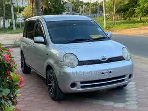 Toyota Sienta 2006 Silver