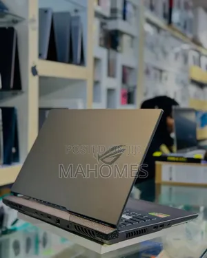New Laptop Asus ROG Strix G17 16GB AMD Ryzen SSD 1T
