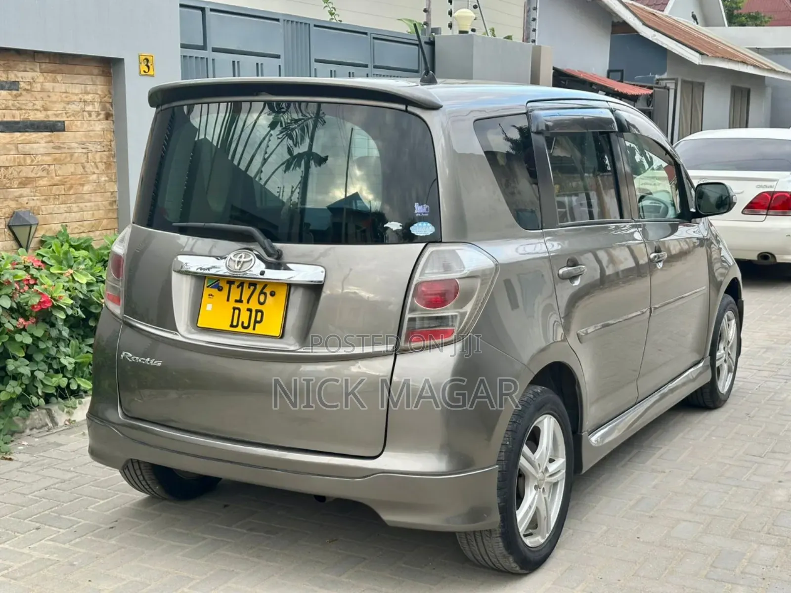 Toyota Ractis 2006 Gray