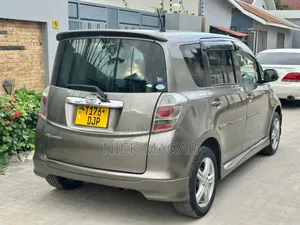 Toyota Ractis 2006 Gray