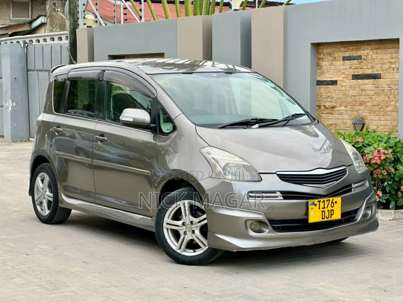 Toyota Ractis 2006 Gray