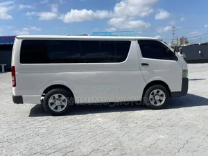 Toyota Quantum 2010 Silver