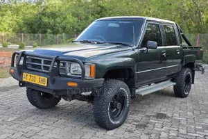 Toyota Hilux 2000 Black