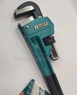 Total Pipe Wrench 10"