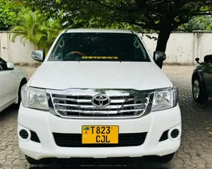 Toyota Hilux 2012 White