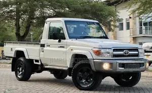 Toyota Land Cruiser 2016 White