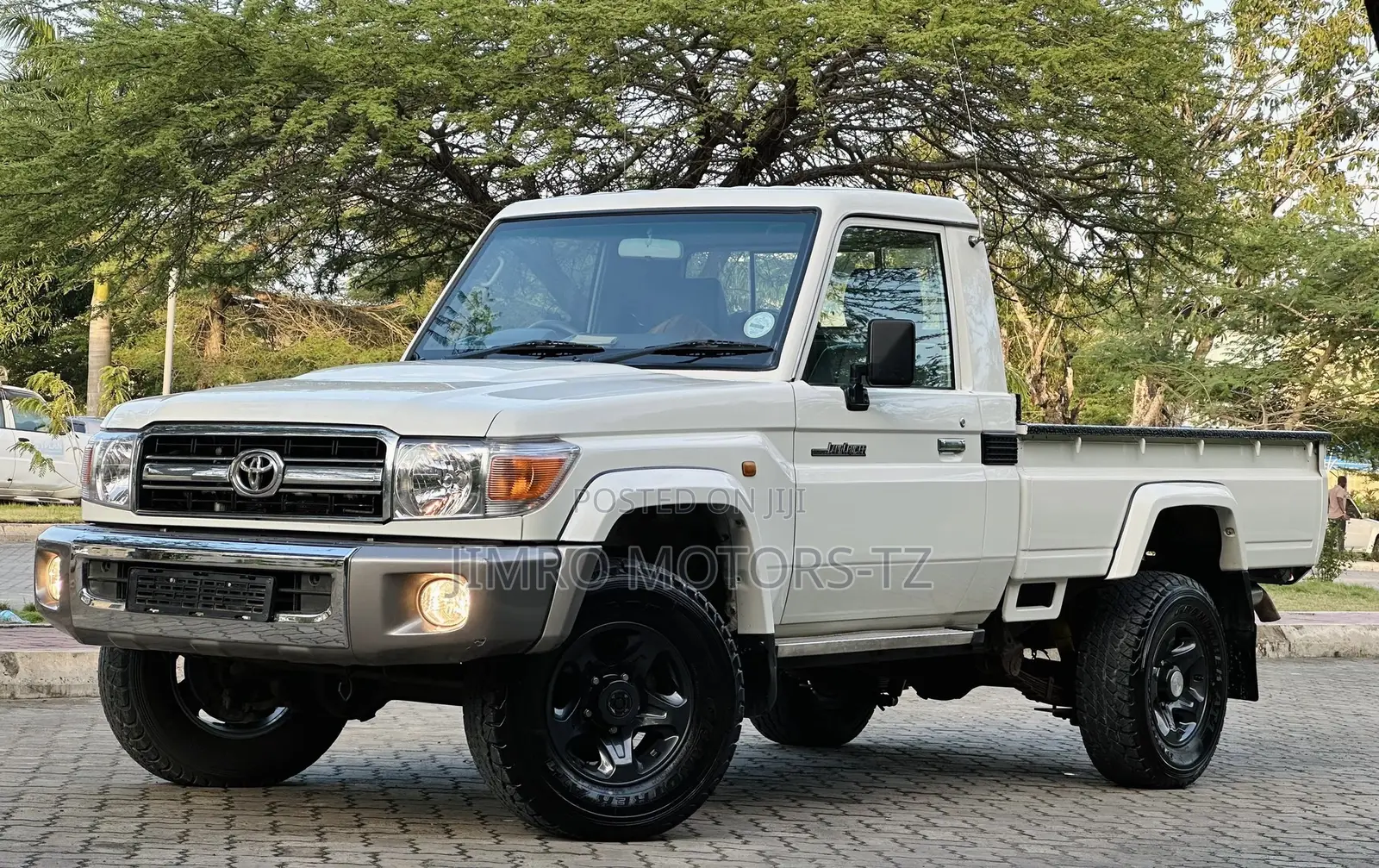Toyota Land Cruiser 2016 White