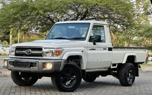 Toyota Land Cruiser 2016 White