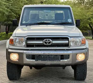 Toyota Land Cruiser 2016 White