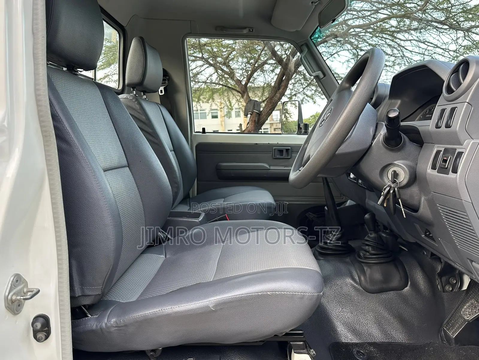 Toyota Land Cruiser 2016 White