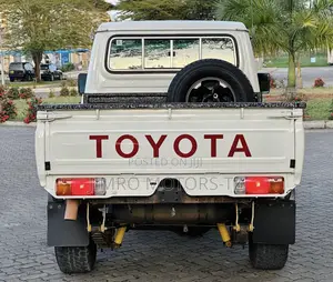 Toyota Land Cruiser 2016 White