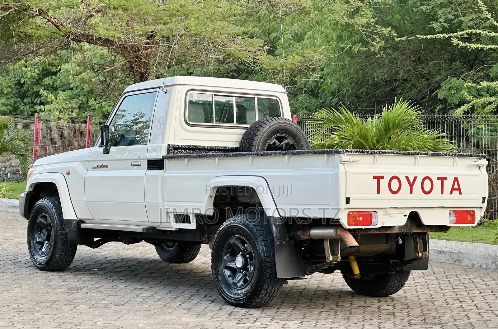 Toyota Land Cruiser 2016 White