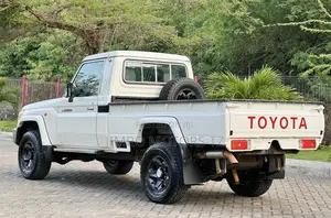 Toyota Land Cruiser 2016 White