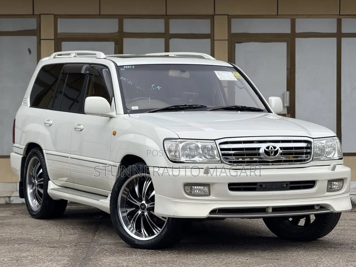 Toyota Land Cruiser 2001 White