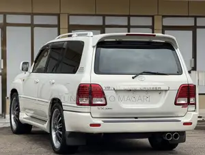 Toyota Land Cruiser 2001 White